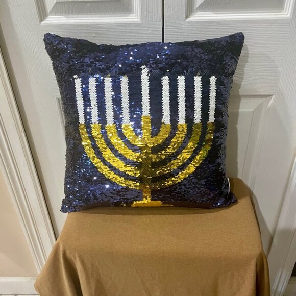 HANUKAH MENORAH SEQUIN PILLOWS FESTIVE LIGHTS 18x18 SET OF 2 EXCELLET CONDITION - Picture 9 of 16